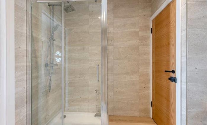 Ground Floor shower